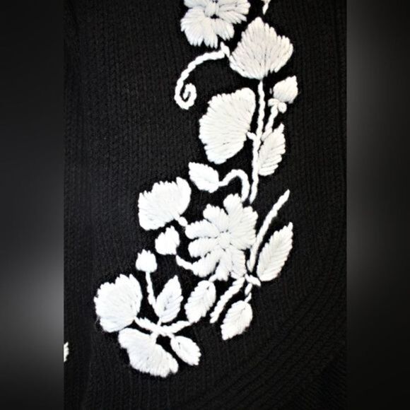 Moda International Black & White‎ Embroidery Cardigan Sweater Size XS - Picture 4 of 5